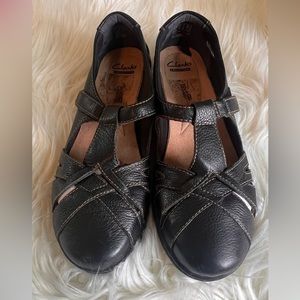 CLARKS COLLECTION- Black Structured Slip On w/Adjustable Velcro Buckle Sz 9.5